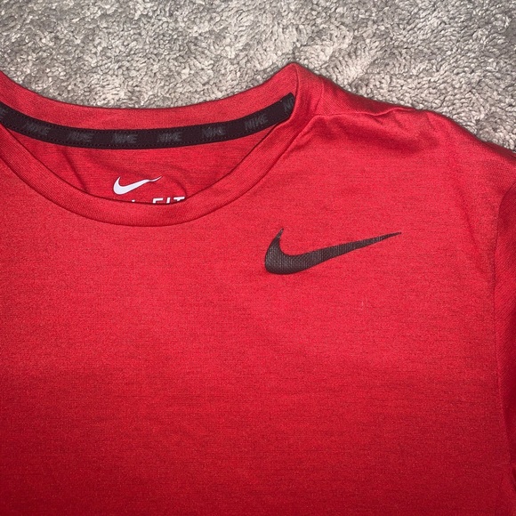 Nike Athletic T-Shirt - Picture 2 of 5